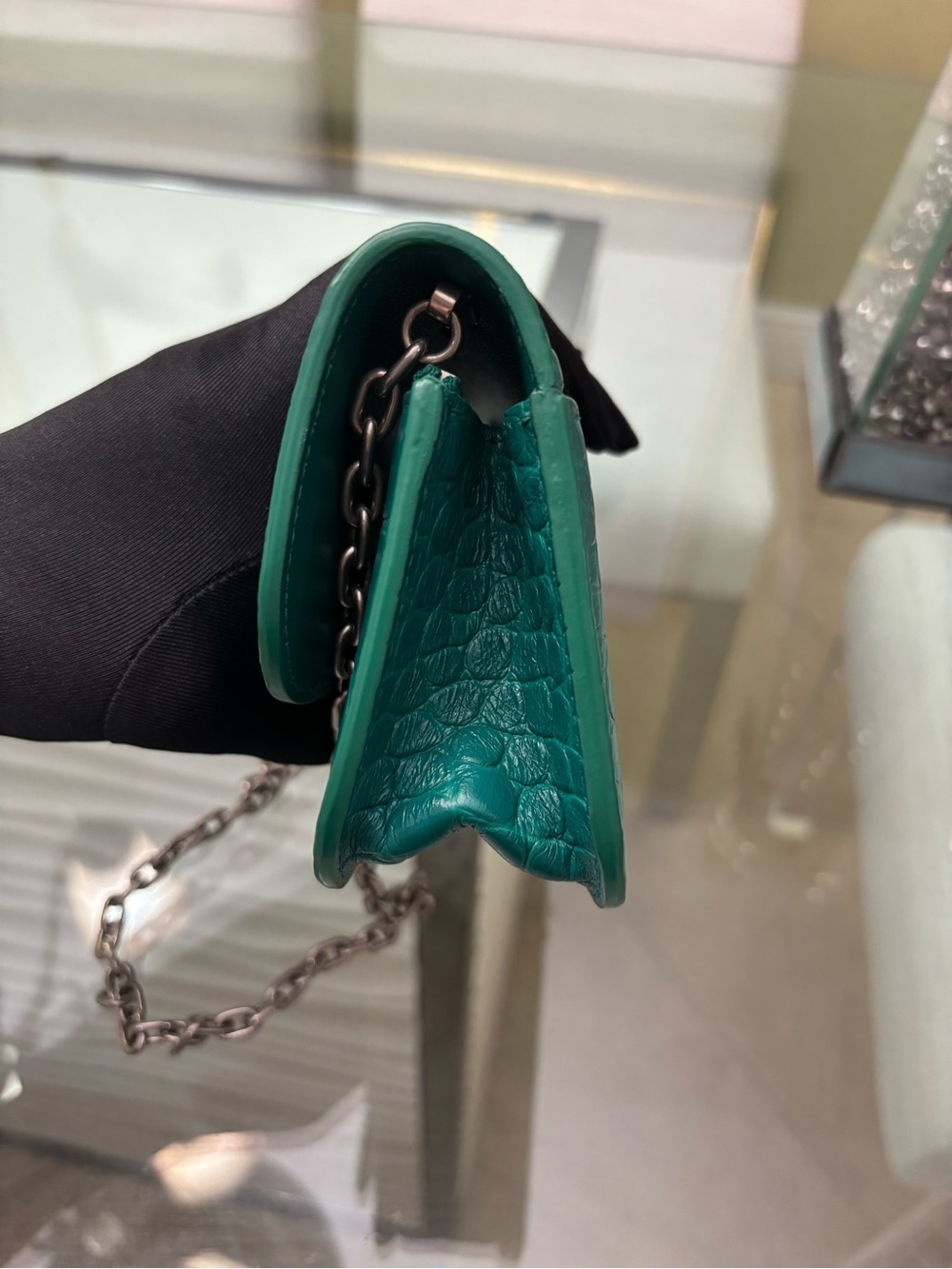 Authentic Balenciaga Gossip Wallet on Chain (WOC) in Jade green - Picture 10 of 15